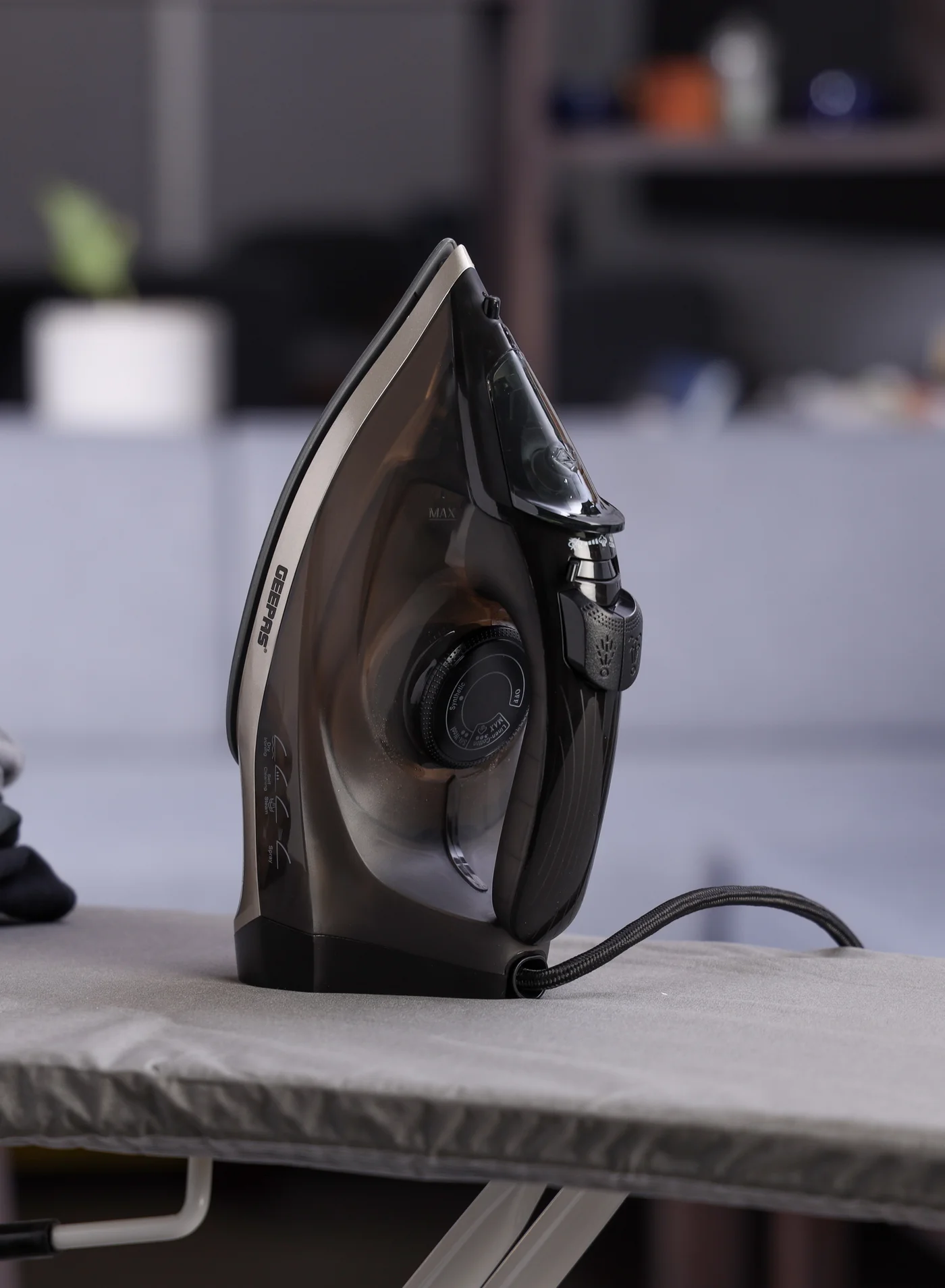 Geepas Ceramic Steam Iron with Dry and Spray Functions (2200W, 200mL, Black) c1778