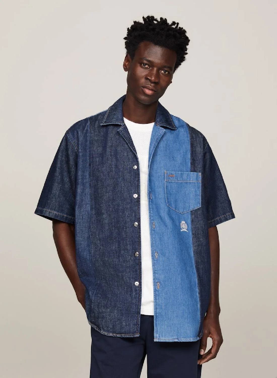 Premium Colour-Blocked Short Sleeve Denim Shirt Casual Button-Down For Men (Blue/White, Large) c8oad