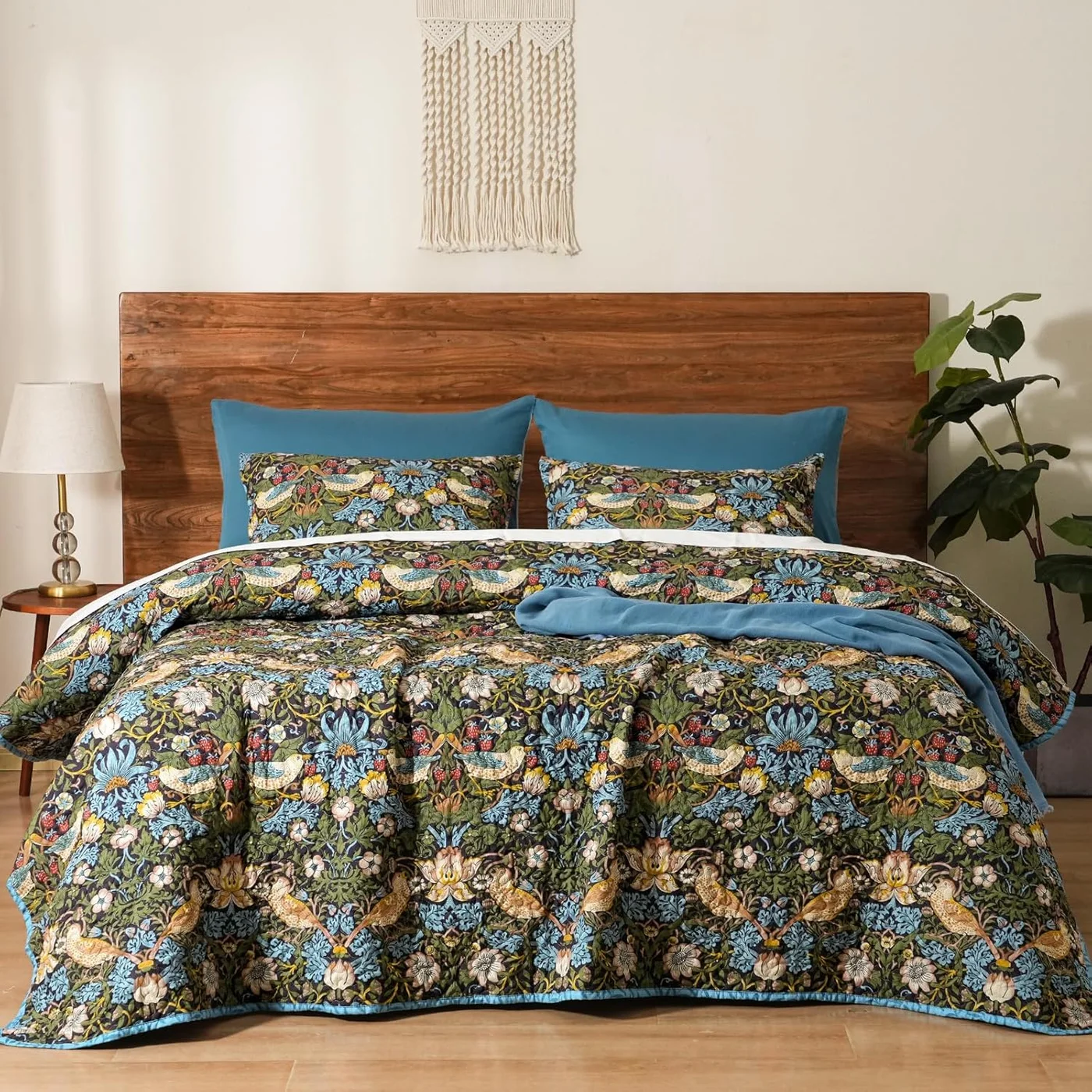 Premium Floral Patchwork Quilt Set Reversible Lightweight Boho Bedding for Queen Size Beds (Strawberry, 229 cm x 244 cm) kd55v