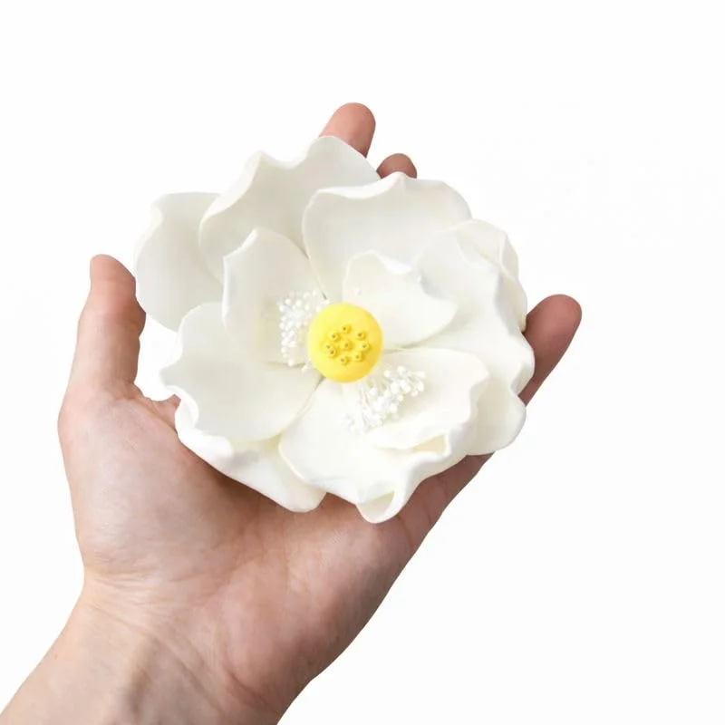 Global Sugar Art Lotus Blossom Sugar Cake Flowers Premium Edible Decoration (White, 1 Count) zxh09