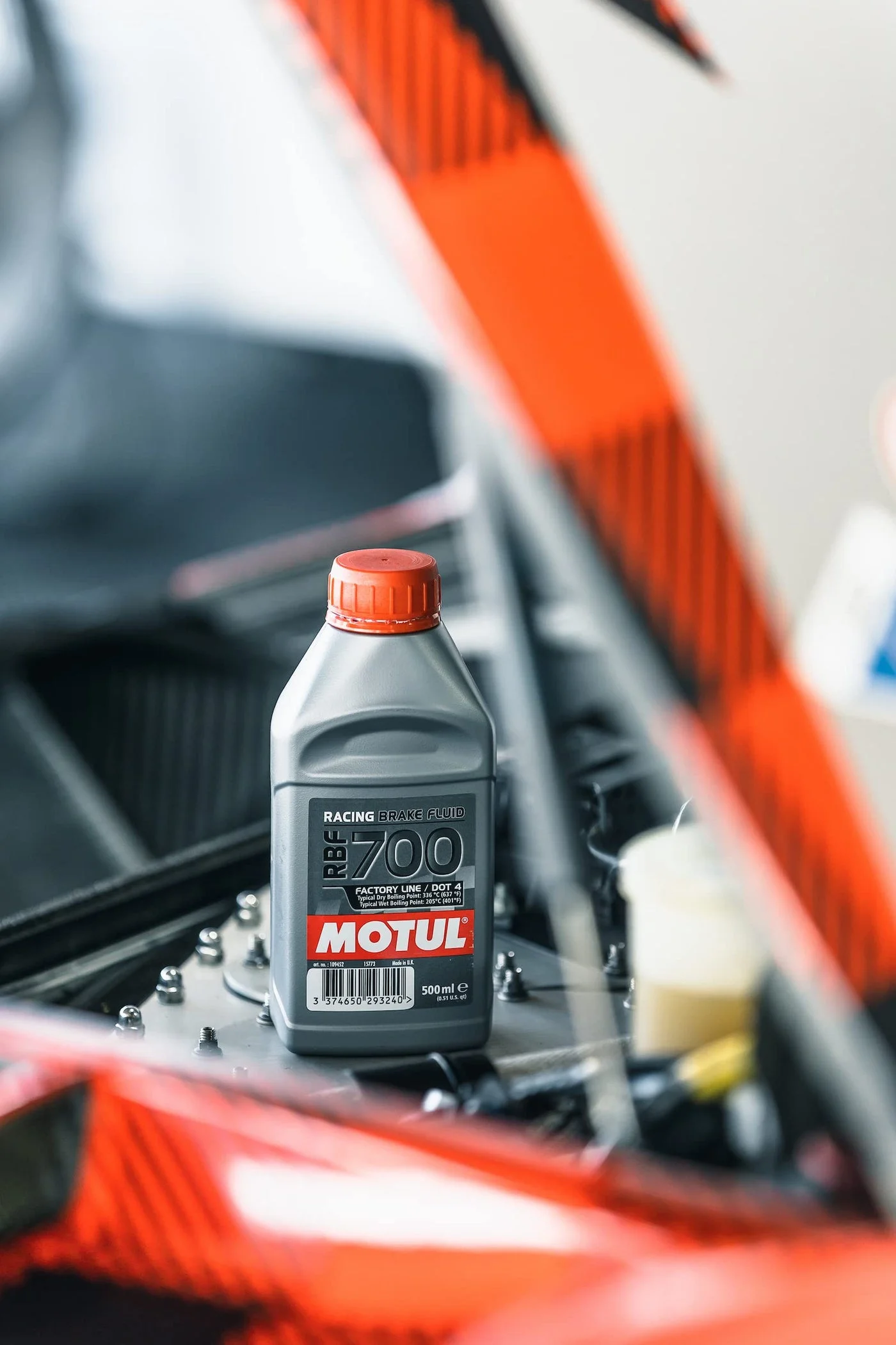 Motul RBF 700 Factory Line Brake Fluid Full Synthetic DOT 4 High Performance Racing Formula (500 mL) es62m