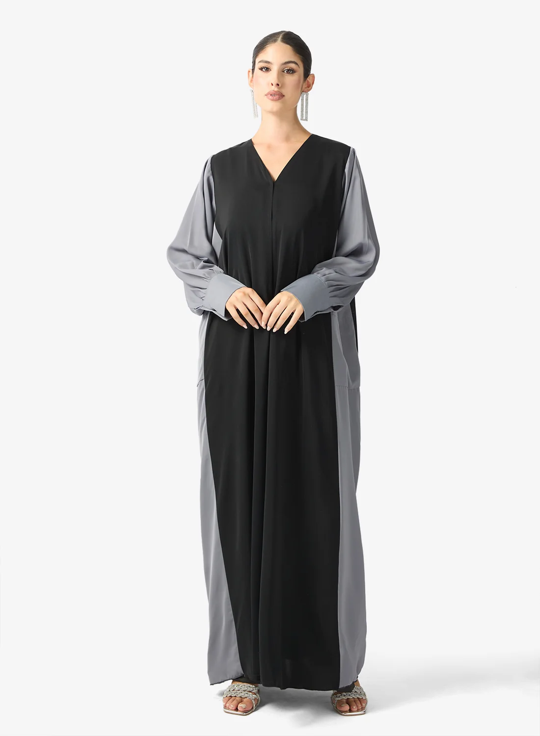Khizana Abaya With Patterned Border and Matching Sheila (Premium Fabric, Elegant Design for Women) itctn