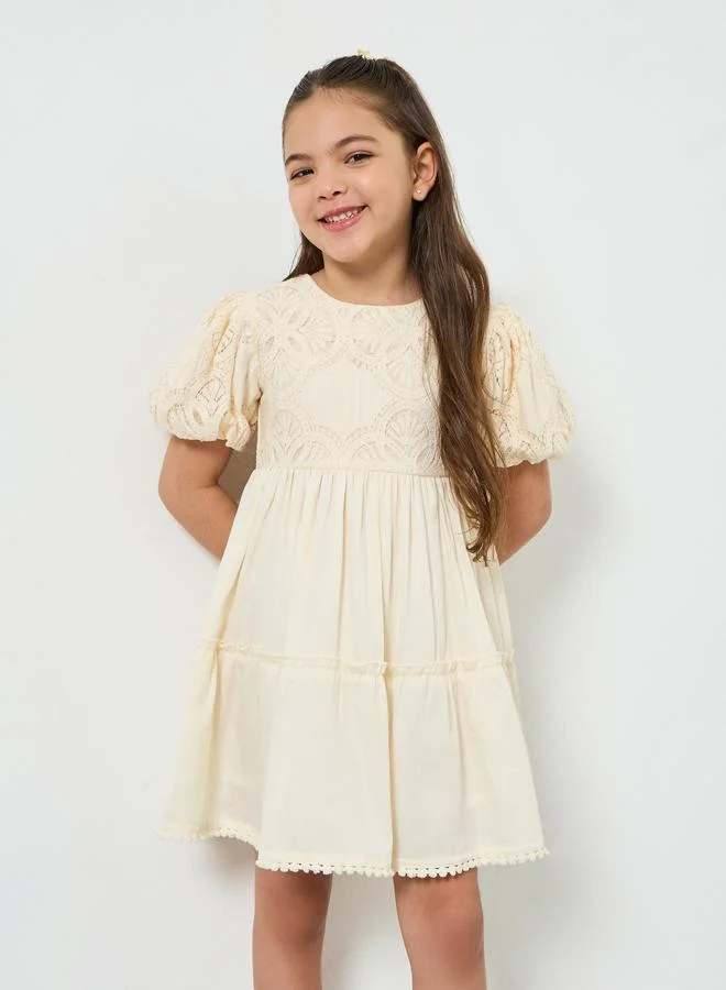Styli Girls Beige Puff Sleeve Lace Tiered Dress Premium Elegant Casual Wear (Kids) mhnvx